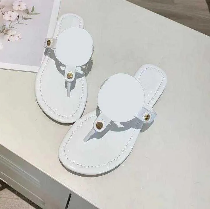 Stylist Women Sandals Hollow out Flat Slippers Studded Girl Slides Leather Slipper Beach Flip Flops Size 35-43 With Box