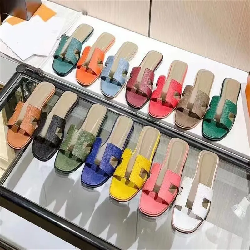 2021Slippers Designer tofflor Lädersandalbilder 2 remmar med justerade guldspännen Män och kvinnor Summer Flip Flops har låda storlek 35-46