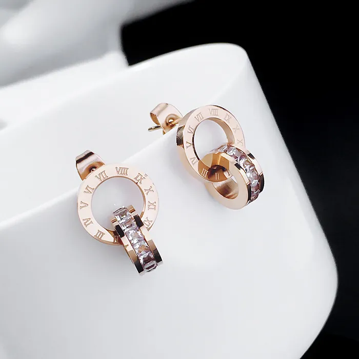 Korean Simple Rome Designer Letters Stud Earrings Rose Gold Stainless Steel Retron Vintage Ear Rings Earring Earing with Shining Crystal Zircon Jewelry 2024 1111