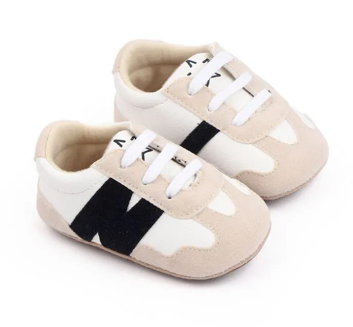 Groothandelslederen Babyschoenen Eerste Walkers Crib Girls jongens Sneakers dragen komende baby mocassins schoenen 0-18 maanden