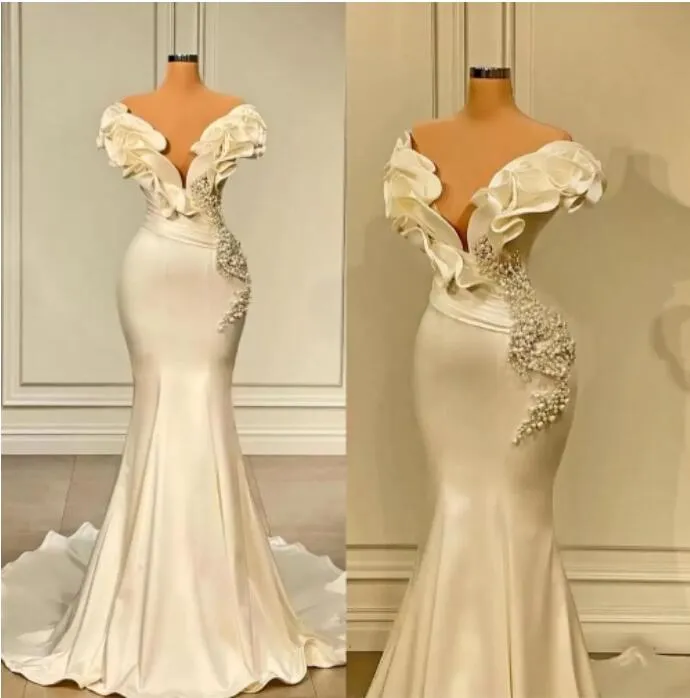 2022 eleganckie satynowe suknie ślubne syrenka suknie Off the Shoulder Ruffles piętro długość kwiaty zroszony perły długie wesele okazje formalne nosi BC10991 B0513