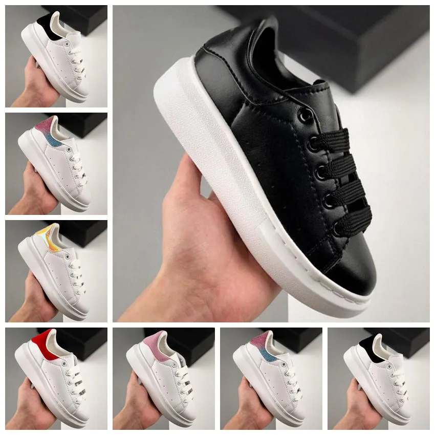 2022 Designer Kids Shoes for Boy Girls Fashion Leather Outdoor Running Sneakers 3M Reflektiv Black White Velvet Thick Soled Flat Höjd Ökande barn Casual 24-35