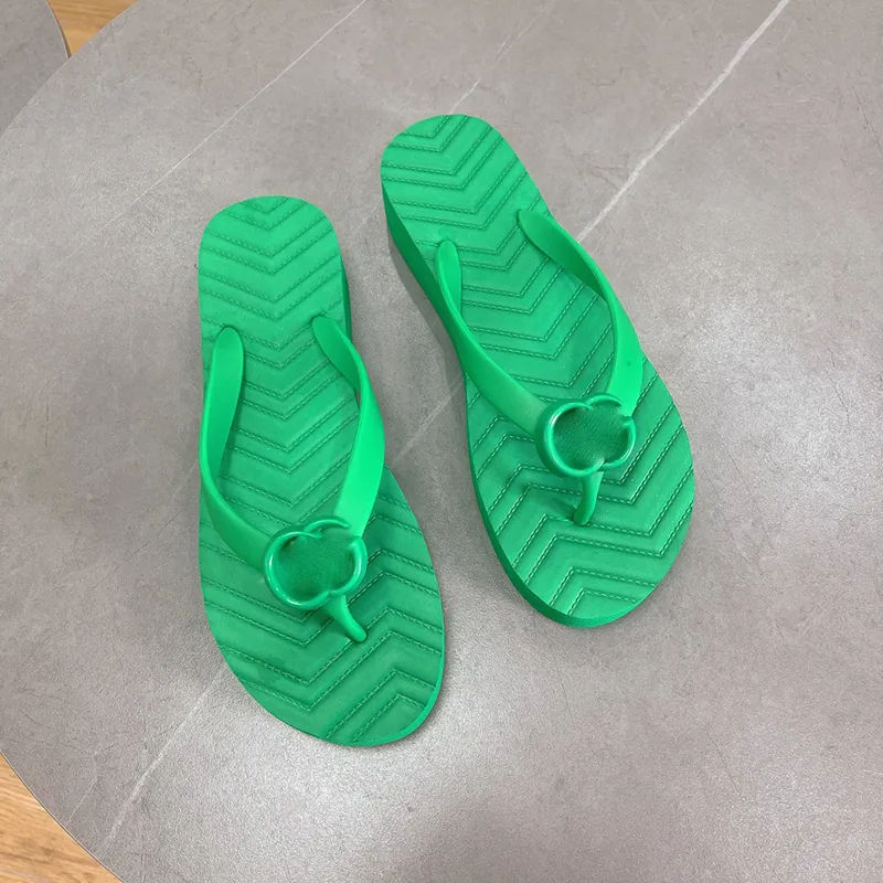 Chevron stringtrosa för damer Sandal Tofflor Vit Svart Röd Chevronmönster Gummi innersula Flip Flops Flatformade sula Slides Kvinna Mode Platta Sandaler Med Box 351