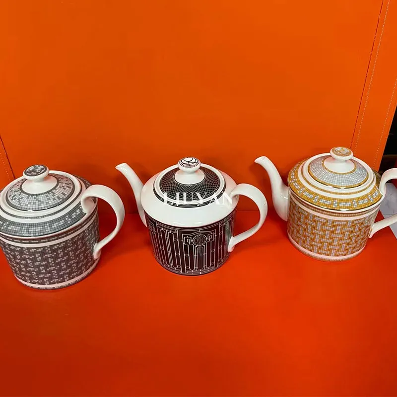 İkindi çay seti seramik kahve kapları el boyalı altın Avrupa tarzı yüksek porselen çaydanlık