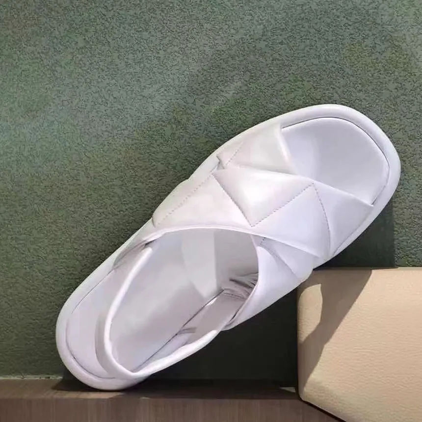 Agera platt sandal designer skor svart vit lammskinn krok slinga sandaler guld bokstav gummi sula sko två justerbara remmar med box mode eleganta kvinnor