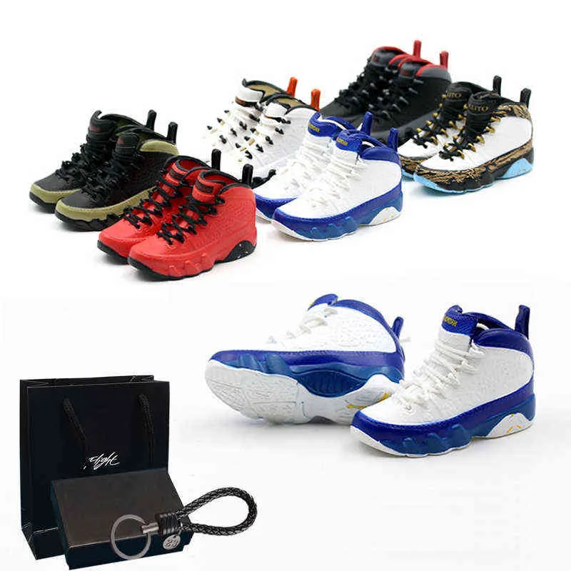 Keychains Lanyards 3D Sports Shoes Sneakers Keychain MINI Shoes Moldel Decoration Trendy Pendant Gift Pack Set Valentine's Day Gift For Boyfriend AA220318