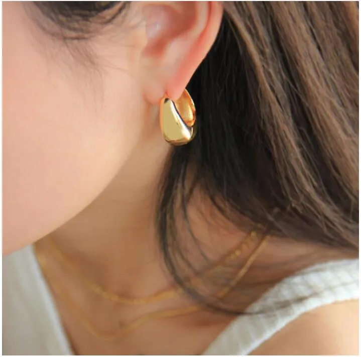 Letter Design Earrings Circle Simple New Fashion Stud Womens Hoop Earring for Woman High Quality