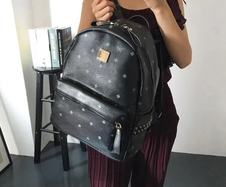 Commercio all'ingrosso Rivetto Zaino Zaino Moda Uomo Donna Zaini da viaggio Borse Elegante Bookbag Borse a tracolla Designer Totes zaini Ragazze Ragazzi Borsa da scuola