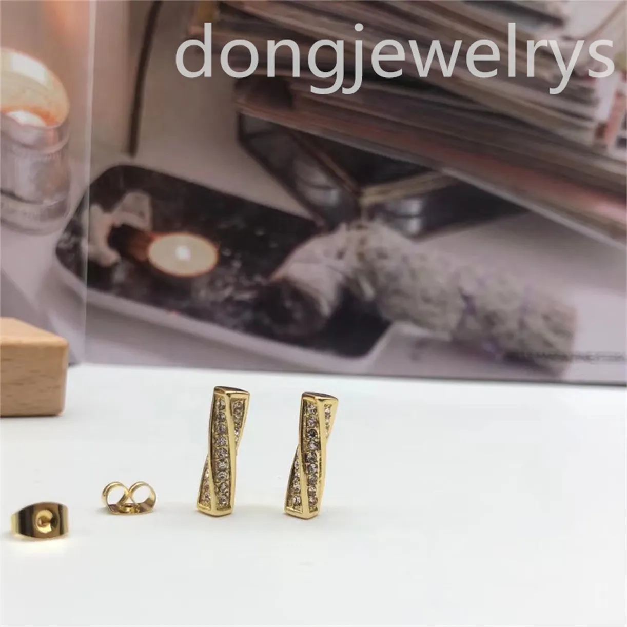 Kadın Charm Stud için Tasarımcı Çember Küpe Katı Sallantı Avizesi Moda Küpe Kulak manşet Klasik İnci Lüks Küpeler Dongjewelrys