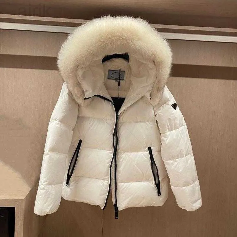 Top Designs Brand Quality Donna Lady Girl Piumino Donna Luxury Designer Brand White Duck Downs Colletto in pelliccia di volpe Fluffy Warm Belted Casual