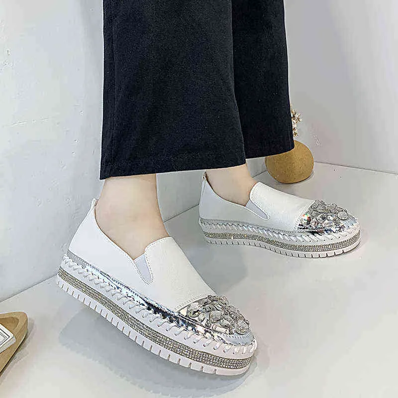 Scarpe eleganti Rimocy 2022 New Silver Crystal Flat Donna Confortevole pelle PU Bianco Casual Piattaforma donna Slip on Mocassini Bling 220516