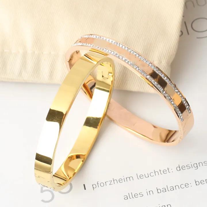 Fashion V Letter Flower Armband Kvinnor Bangle Luxury Designer Jewelry 18K Guldpläterad rostfritt stål Bröllopsälskare gåva Bangles