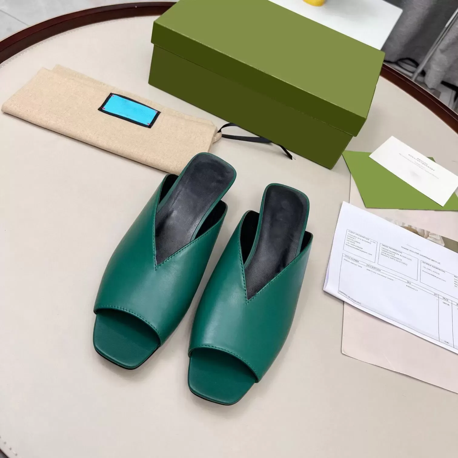 Kvinnor Sandaler Slingback Crocodile Print Slipper Low Heel Sandal Designer tofflor Lady Leather Pump Luxury Outdoor Shoes 0398742