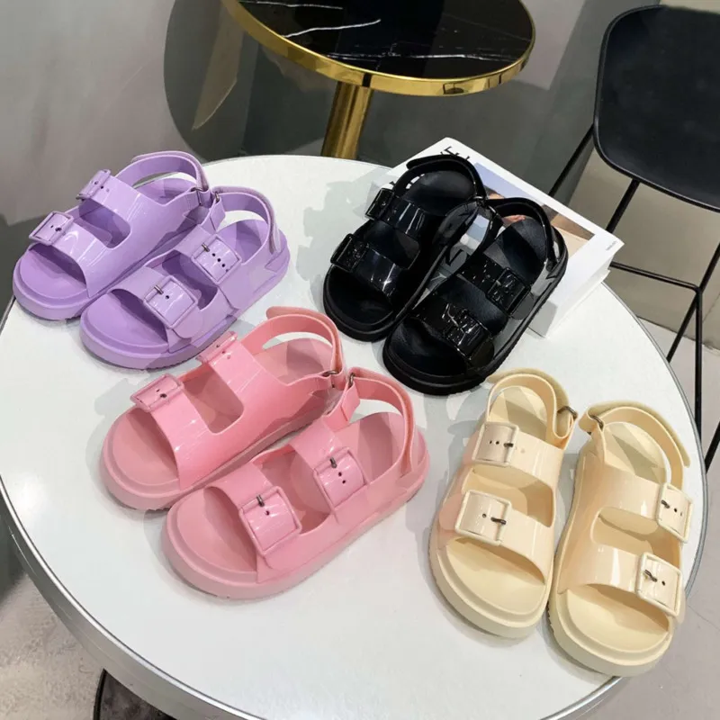 Sandles Women Fashion Summer New Sandals 1 개의 버튼 두꺼운 바닥에있는 여성용 고급 디자이너 여행 해변 신발 35-42