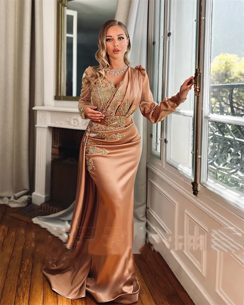 Elegant Arabic Dubai Brown Evening Dresses 2022 Long Sleeve Satin Mermaid Celebrity Party Gowns Crystals Beaded Prom Dress V-Neck Special Occasion Wear