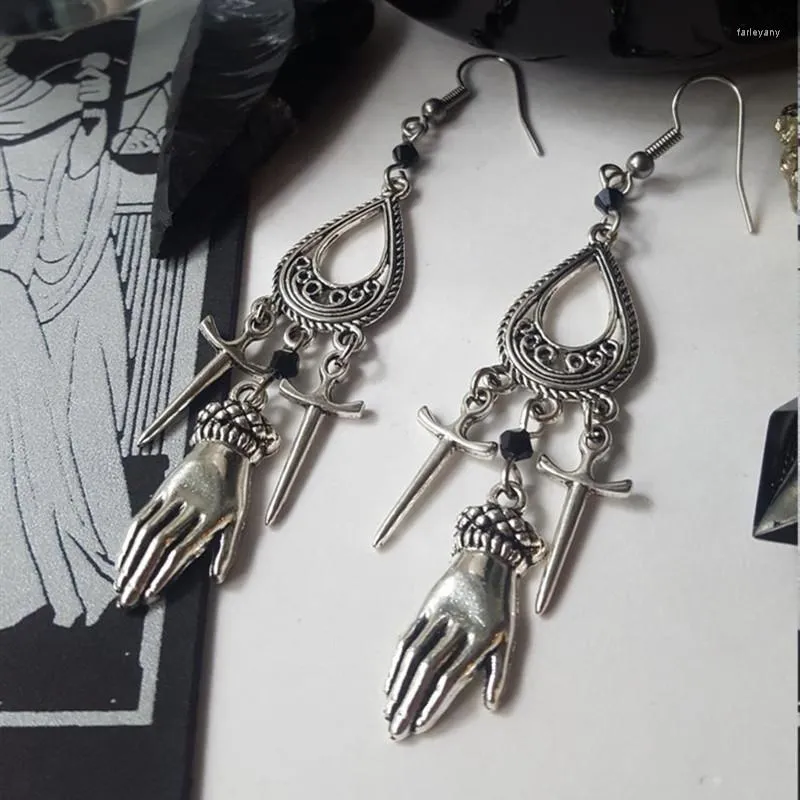 Dangle Chandelier Dagger Hands Boucles d’oreilles - Witchy Stones Talisman Tradgoth Cristaux Alternative Gothique Romantique EquinoxartDangle Farl