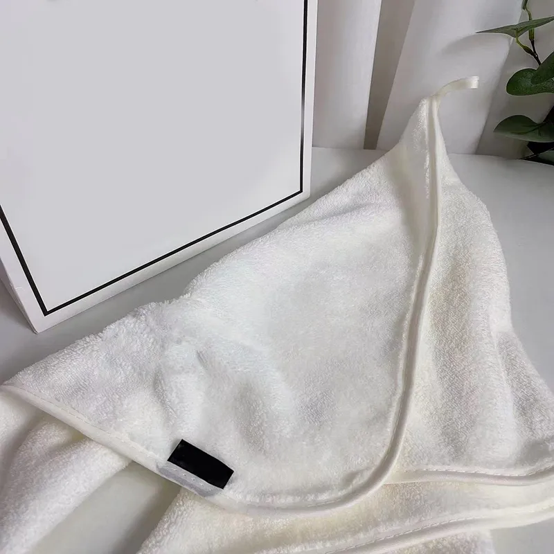 Дизайнер сет с чистым хлопчатобумажным полотенцем с пакетами роскоши дизайнеры лица и полотенцы для ванн мягкие женщины мужские домашние декор одеял