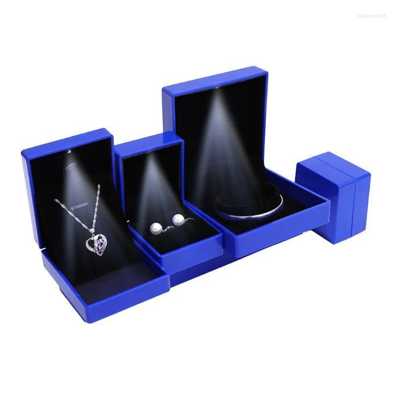 Smyckespåsar Väskor LED upplyst ringhalsband förvaringslådor Engagemang Bröllopsgåva Fodral Pendant Armband Display Box EDWI22