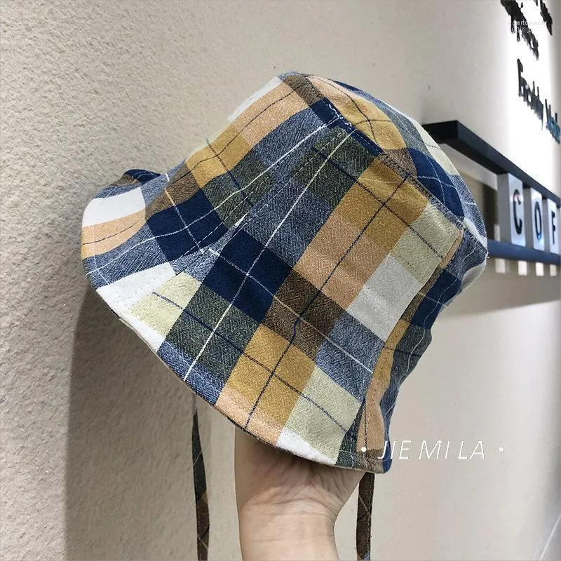 Bonnet / Skull Caps Coréen Ins Artistique Plaid Eau Seau Chapeau Sangle Femme Casual Tout-Match Parasol Printemps Été Pêcheur Hat1 Eger22