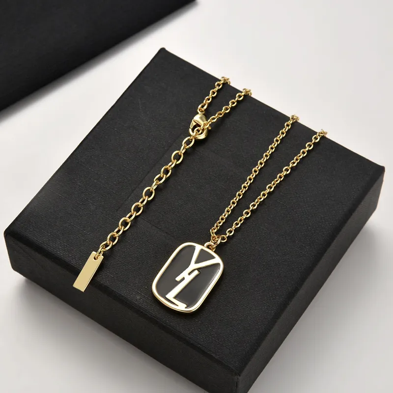 Designer Letter Necklace Pendant For Men Womens Gold Chain Necklaces Luxury Fashion Women Jewelry Mens Unisex Chin Necklaces 2207252D