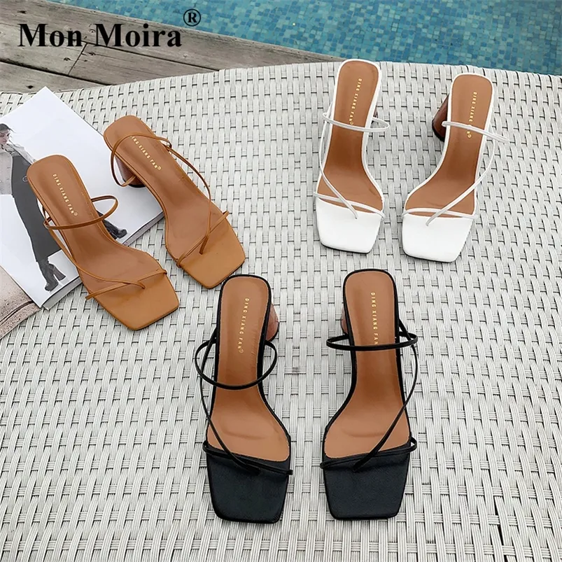 MONMOIRA WOOD HEEL HEEL SLIPPER 여성 S 샌들 빈티지 스퀘어 발가락 좁은 밴드 하이힐 샌들 여성 여름 신발 여성 SWC0713 Y200702