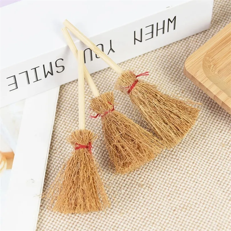 1020pcs Mini Broom Witch Strobems Diy Hangende ornamenten voor Halloween Party Decoration Costume Props Dollhouse Accessories 220816