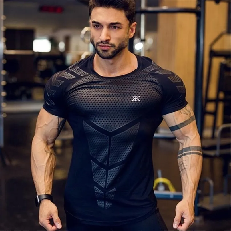 Compression T-shirt à séchage rapide Hommes Running Sport Skinny Short Tee Shirt Homme Gym Fitness Bodybuilding Workout Noir Tops Vêtements 220325