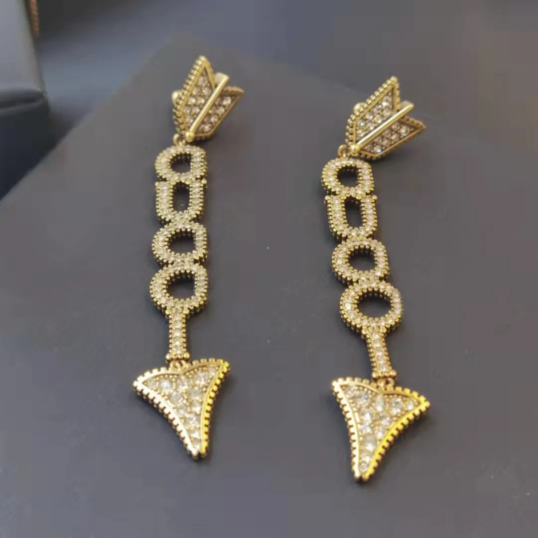 Ny modepilformad halsband märkesdesigner armband diamantbrev hänge örhängen damer personlighet