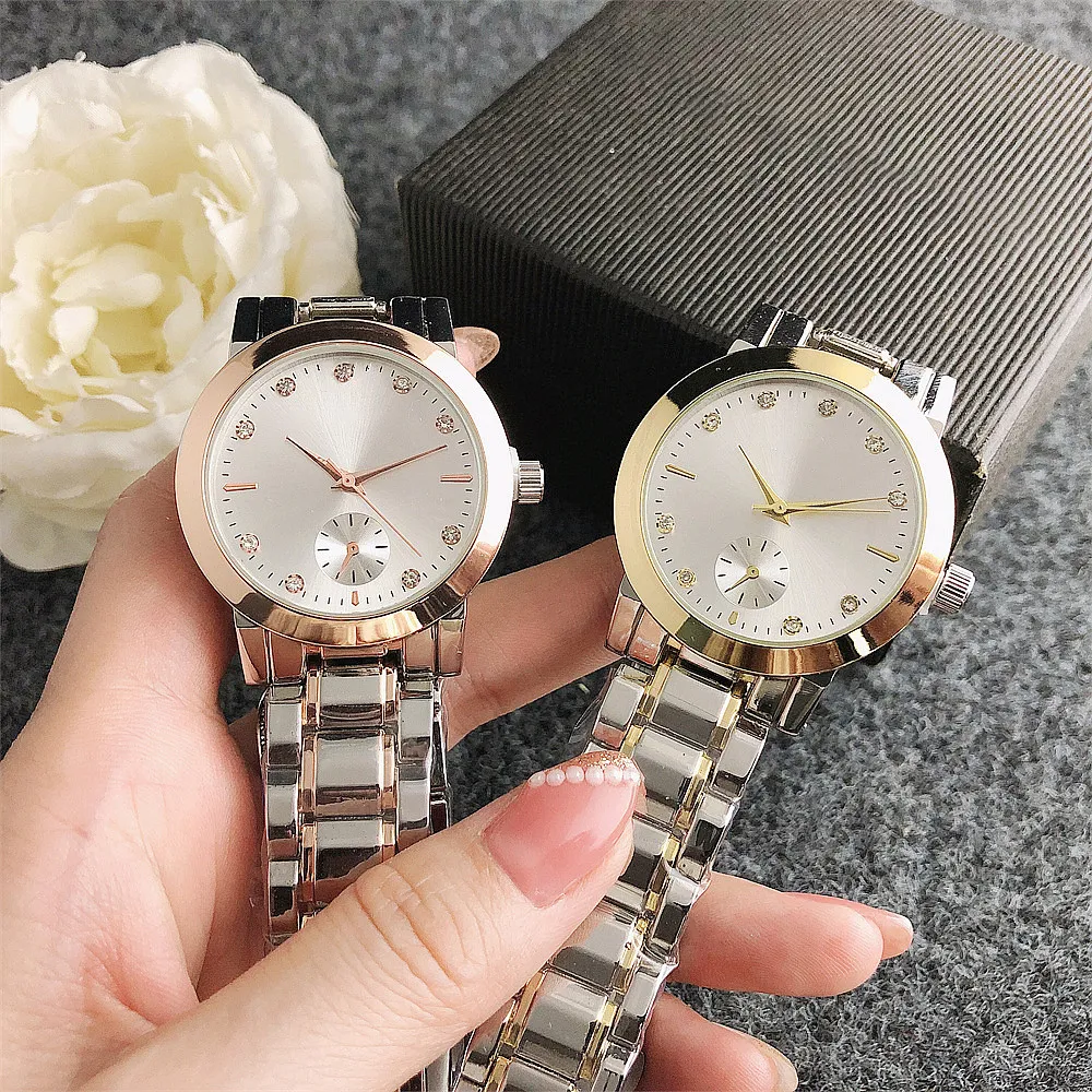 ブランドリストは女性の女の子クリスタルスタイルメタルスチールバンドQuartz Luxury ClockM148