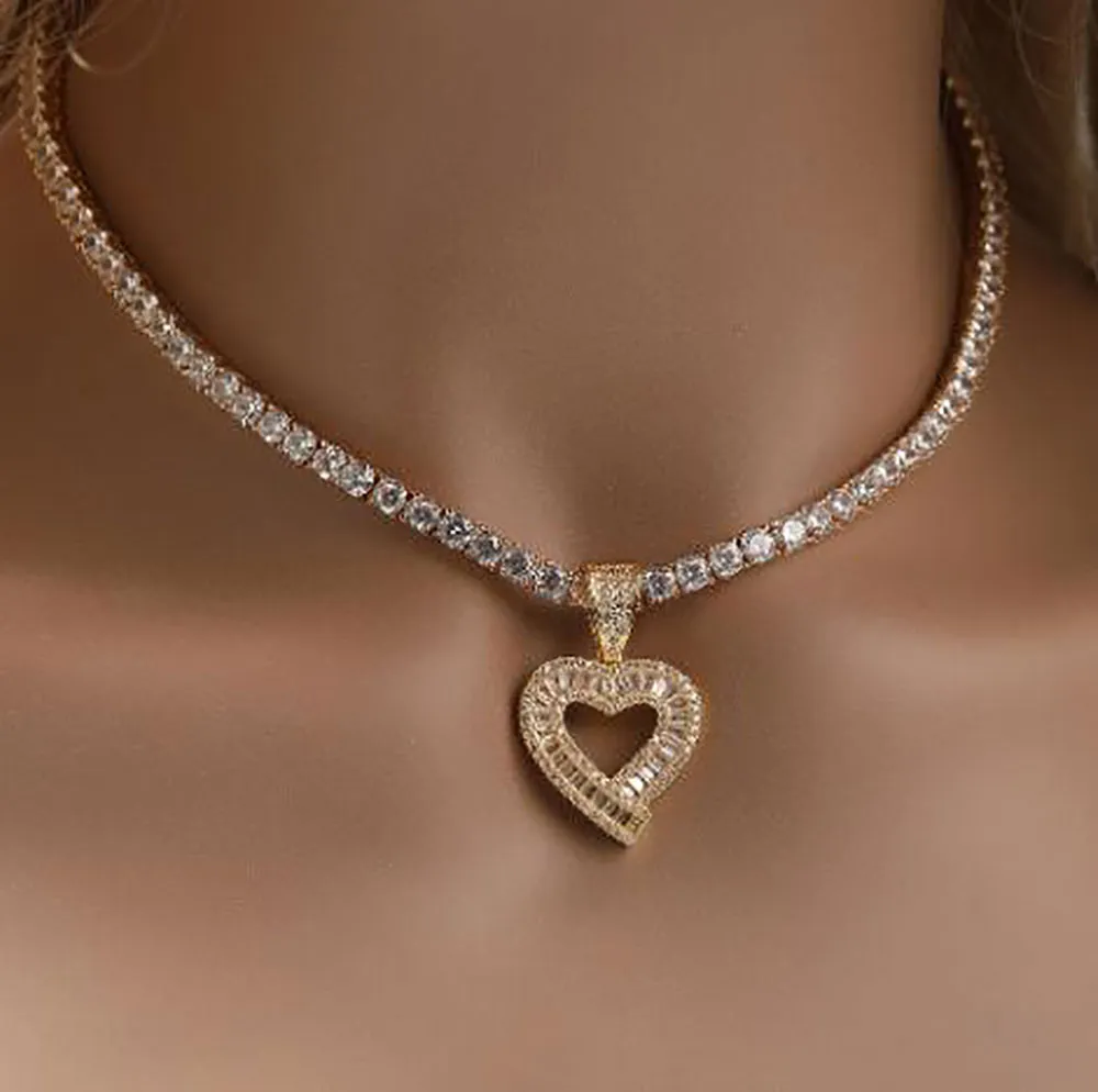 Collana con pendente a cuore baguette ghiacciata ghiacciata Bling Micro Pave Cubic Zirconia Diamanti simulati Catena a corda a cuore