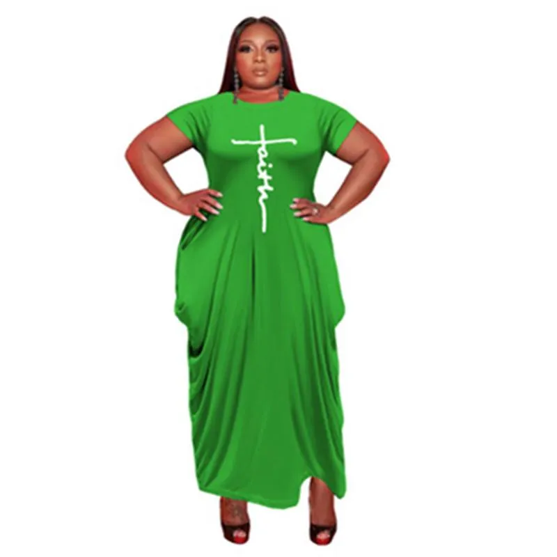 プラスサイズのドレス 2022 信仰レタープリントドレス女性の夏の半袖ルーズマキシ 4XL 5XL ラウンドネックポケットカジュアル