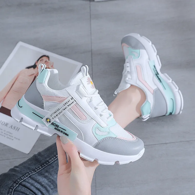 Sneaker piattaforma coreane primaverili Donne scarpe da donna spessa Sneaker grossa con colori misti traspiranti Slip su scarpe casual uomini 2022 USDTOIYEH
