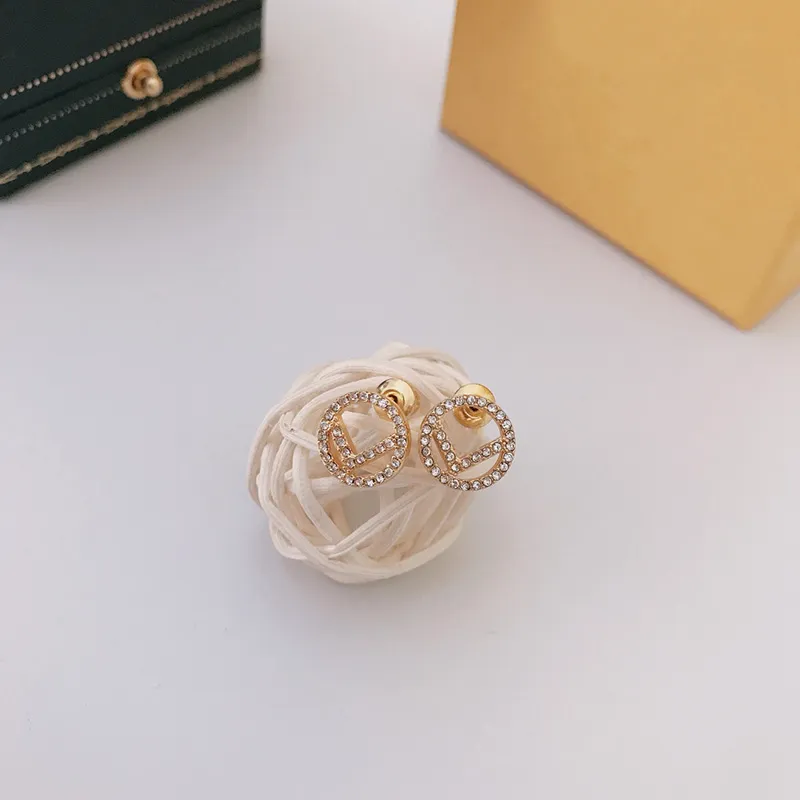 2022 Orecchini di perle di design per le donne Orecchini di design di lusso Designer di gioielli Orecchini a cerchio F Orecchini con diamanti D2206113Z