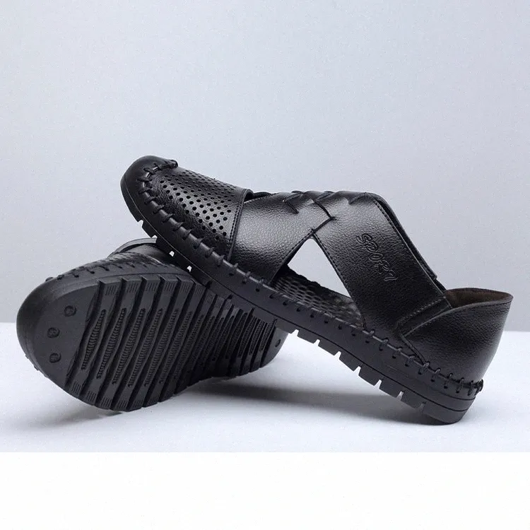 Oddychania Letnie Mężczyźni Hollow Hole Andiskid Sandały Oddychające Split Sandal Skórzany Trend Kostki Wrap Męskie Dorywczo Loafer Buty Hurtowe buty F25M #