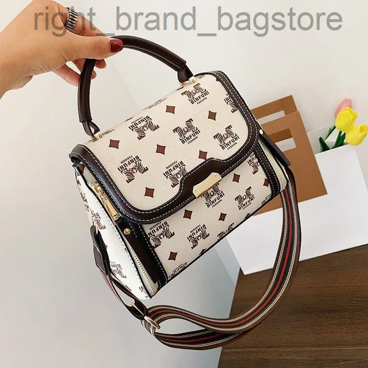 Beatfull Bee Design Crossbody Bag For Women – PU Leather Camera Purse With Adjustable Straps, Black