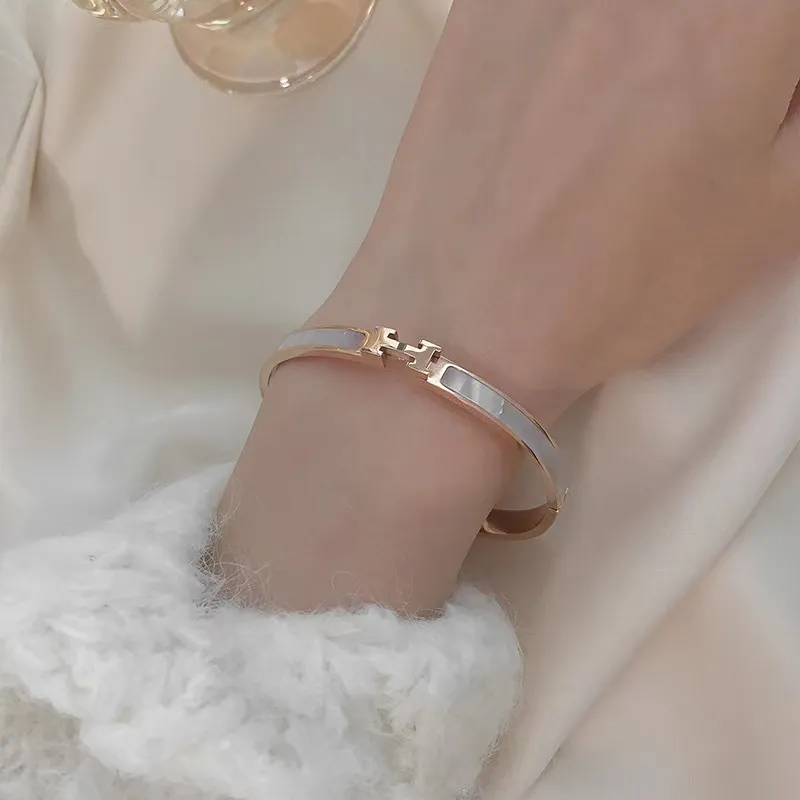 Mode 18K Or Rose Bracelet En Acier Inoxydable INS Style Blanc Shell Bracelet pour Femmes Cadeau