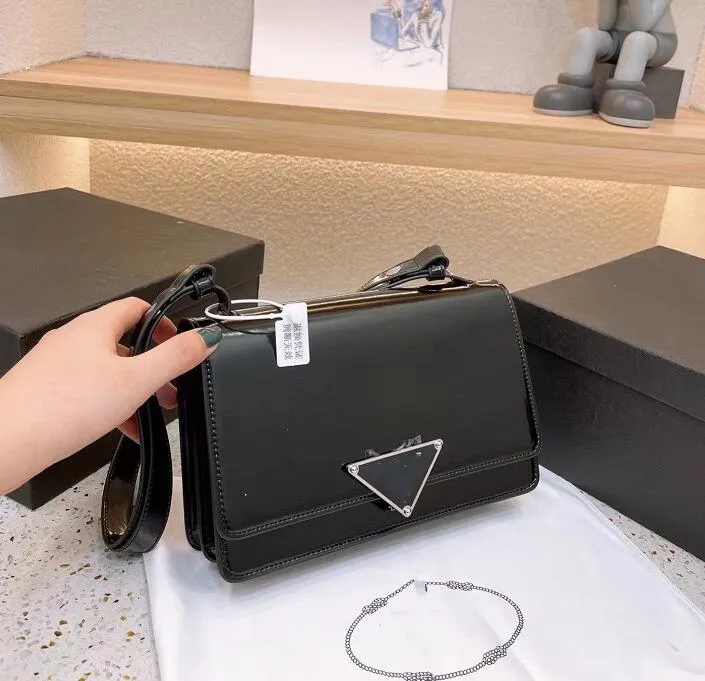 Designer Crossbody Bags Flip Shoulder Bag Women Handbags Black White Pochette High Quality Messenger Triangle Pattern Patent Leather Hardware Letters Wallet