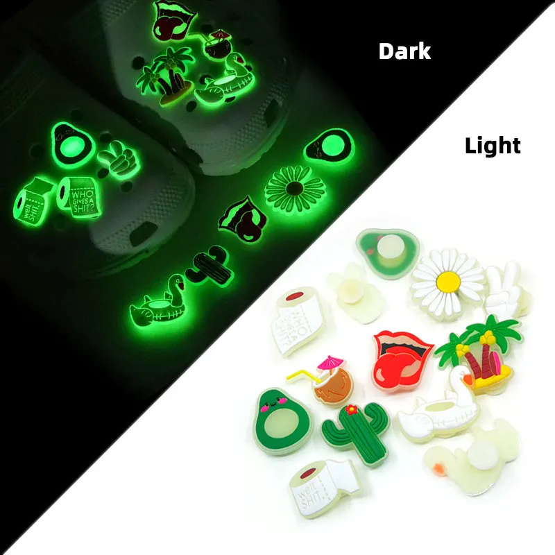 Série Avocado Plant Forme de bouche Breloques lumineuses en forme de croco pour chaussures, boucles qui brillent dans le noir, accessoires de décoration de chaussures, bouton de sabot fluorescent, adaptés aux bracelets pour enfants, sandales