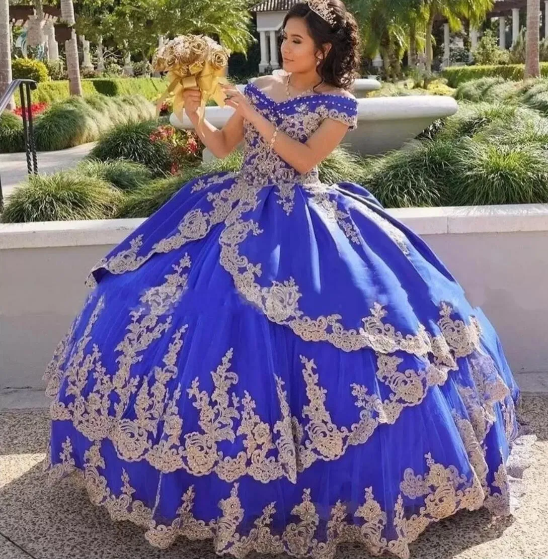 2022 Royal Blue Gold Applique Quinceanera vestidos vestido de baile puffy fora do ombro para mulheres de laço Sweet 16 baile meninas B0726