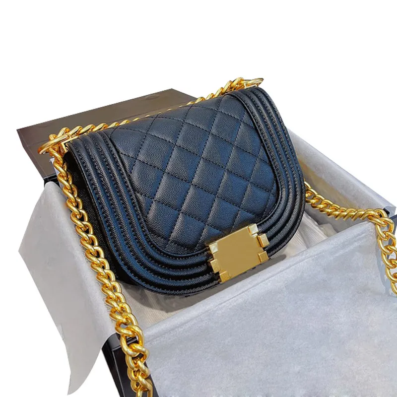 Klassiska handväskor Kvinnor Designerväska Kornen Caviar Boy Crossbody Bags Flack Gold-Tone Metal Chains Handväska Tidlös diamant quiltning axelväska för kvinnor