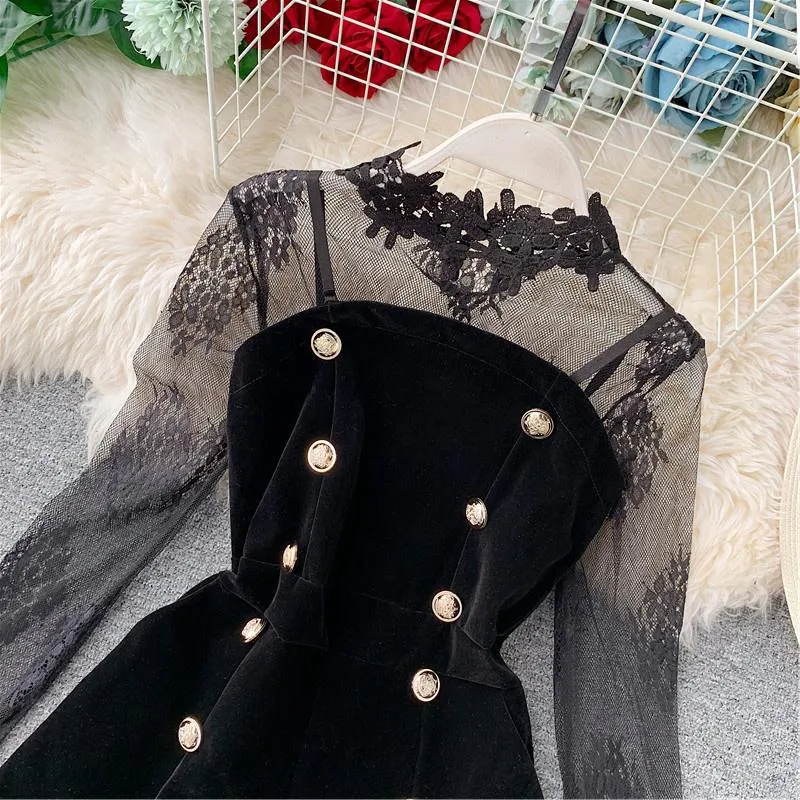 Kvinnors jumpsuits Rompers Women 2022 Spring PlaySuit Elegant Velvet Lace Jumpsuit Short Black Korean Playsuits Autumn Macacao Feminino KJ5