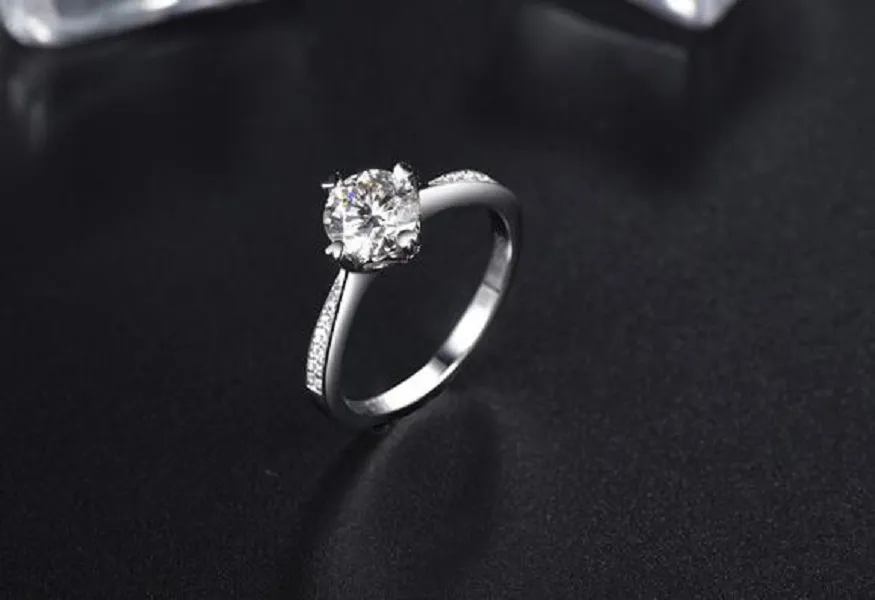 Anello con diamante da 1 ct placcato in ORO 18 carati Classico anello di fidanzamento con anello in morsonite a quattro artigli