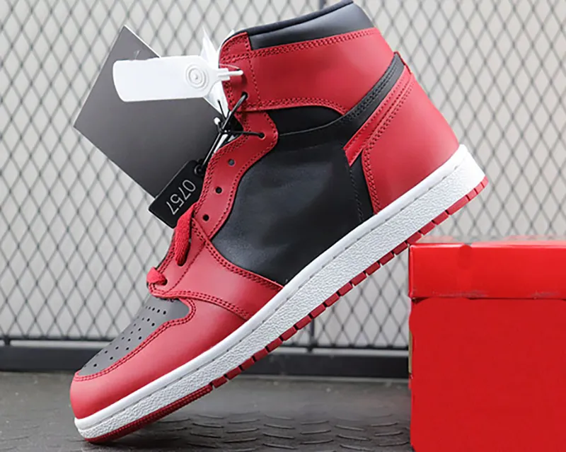 Top Quality Jumpman 1 1s classical Basketball Shoes High Travis Scotts Red and black color Mens Women Banned Bred Toe Chicago The Men Womens Sport leisure Sneakers
