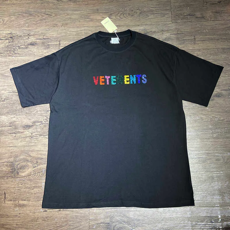 Vetements 2022ss Summer Nowa istotna istnienie sanskrytu Alphabet druk High Street Lose Top Man Women O-Neck Black T-Shirts E6