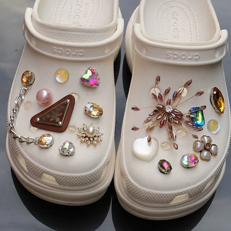 신발 체인을위한 DIY 보석 디자이너 모조 다이아몬드 소녀 선물 진주 전만 해체 금속 나비 리벳 액세서리 매력 Croc 220601