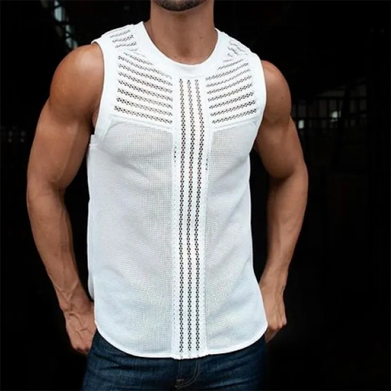 White Tank Top Men spetsar ihåliga ut sexiga toppar Sommarman Kläder Fashion Gym Fitnesskläder Män Slim Fit Vest -skjortor 220627