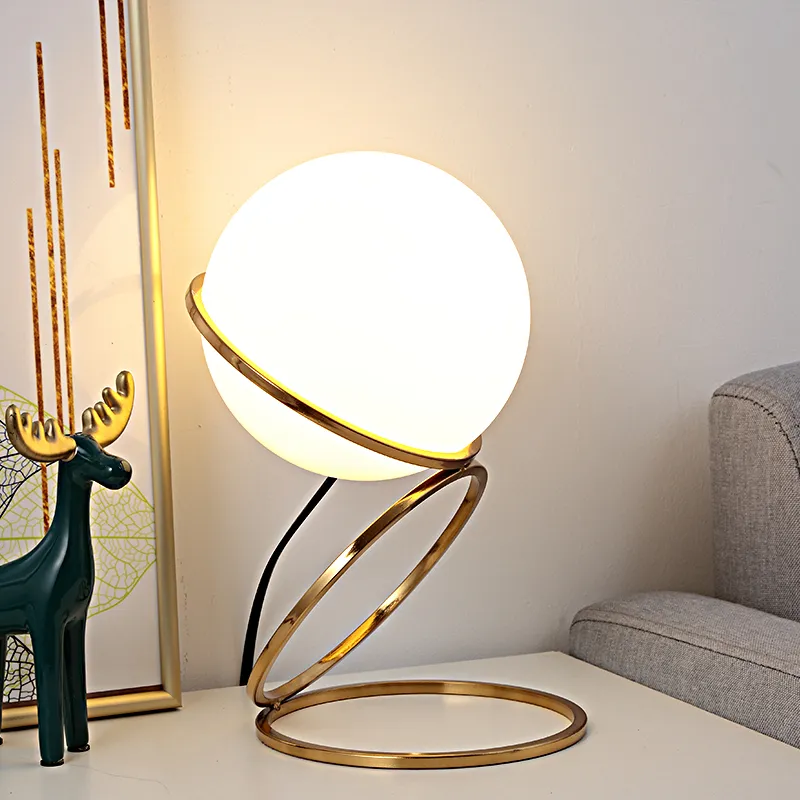 Nowoczesne lampy stołowe LED Nordic sypialnia Lampa nocna Kreatywne dziewczyny domek ciepłe dekoracje biurko