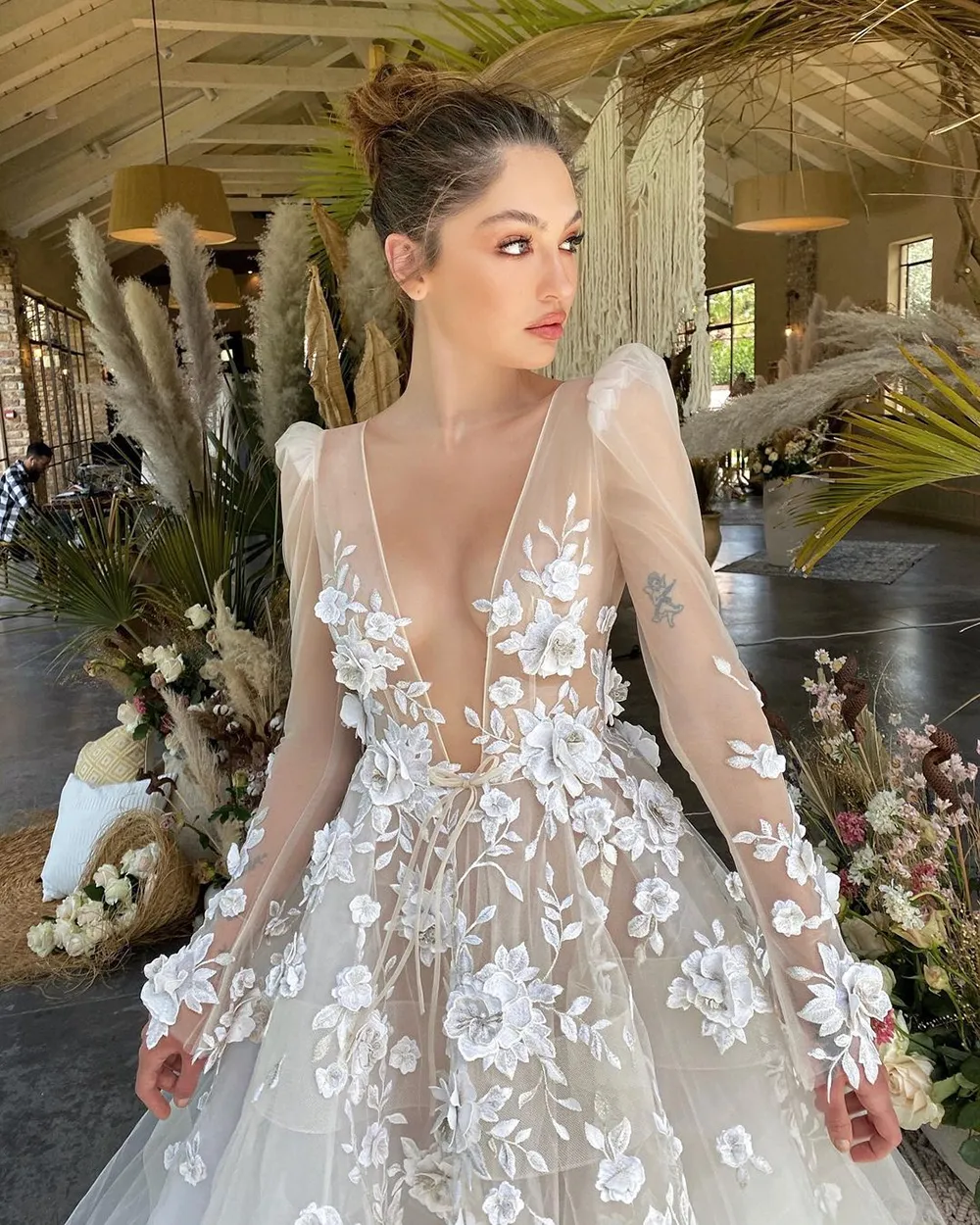 Vestido De Novia Elegante Con Corte En A, Cuello En V, Manga Larga,  Apliques Transparentes, Tren De Barrido, Vestido De Novia 2024 De 133,32 €  | DHgate, image size:1000x1250