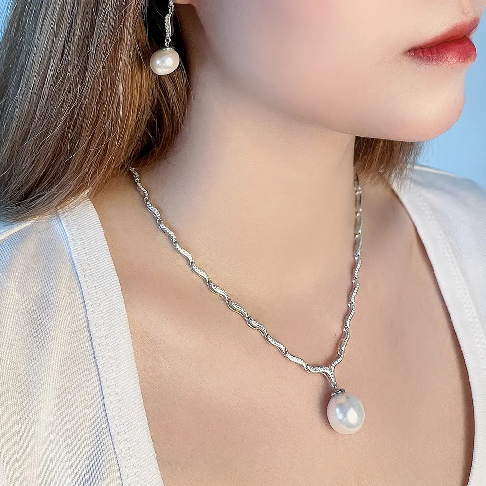 Stylish pearl necklace sales