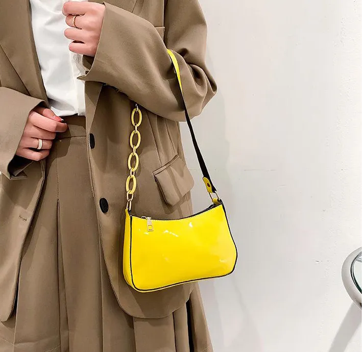 Bolso cuadrado pequeño de color sólido con superficie brillante para mujer a la moda de bolsos de hombro casuales salvajes HBP